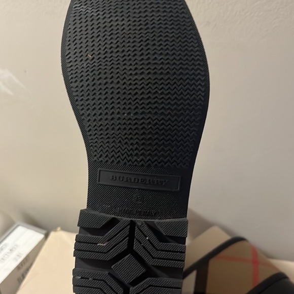 Burberry boots - Picture 4 of 5